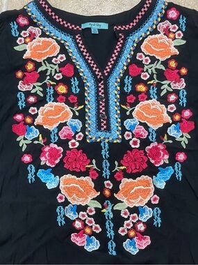 Floral Embroidered V-Neck Tunic Top Vibrant Colors - Black/Multicolor EUC Med.